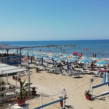 Giuliana Stanze Con Bagno Interno In A 350 Mt Libera Lido Delle Sirene Πανσιόν