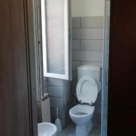 Giuliana Stanze Con Bagno Interno In A 350 Mt Libera Lido Delle Sirene Πανσιόν Άντζιο