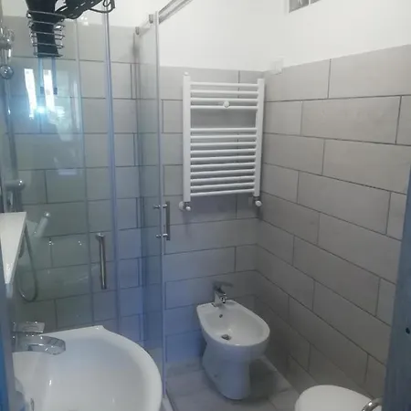 Giuliana Stanze Con Bagno Interno In A 350 Mt Libera Lido Delle Sirene