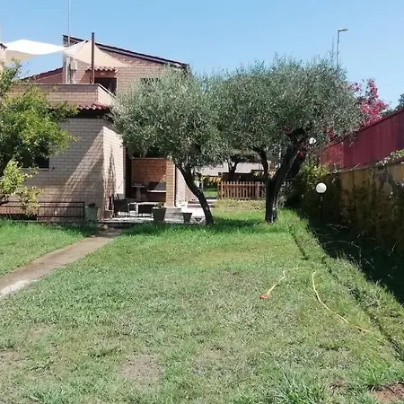 Πανσιόν Giuliana Stanze Con Bagno Interno In A 350 Mt Libera Lido Delle Sirene