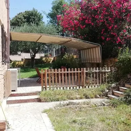 Πανσιόν Giuliana Stanze Con Bagno Interno In A 350 Mt Libera Lido Delle Sirene 2*