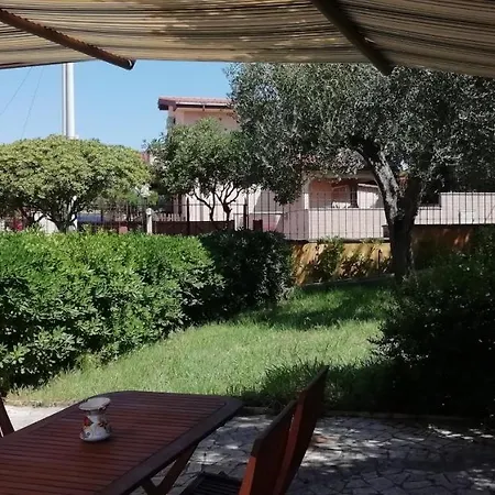 Giuliana Stanze Con Bagno Interno In A 350 Mt Libera Lido Delle Sirene Πανσιόν 2*