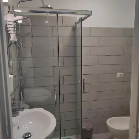 Giuliana Stanze Con Bagno Interno In A 350 Mt Libera Lido Delle Sirene Πανσιόν Άντζιο