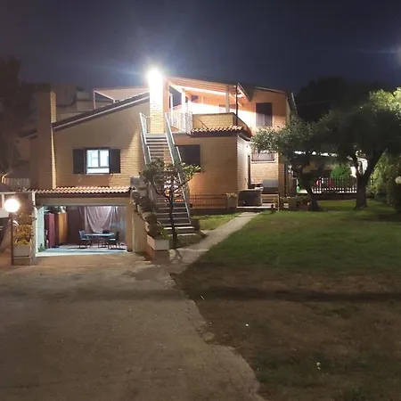 Giuliana Stanze Con Bagno Interno In A 350 Mt Libera Lido Delle Sirene Άντζιο